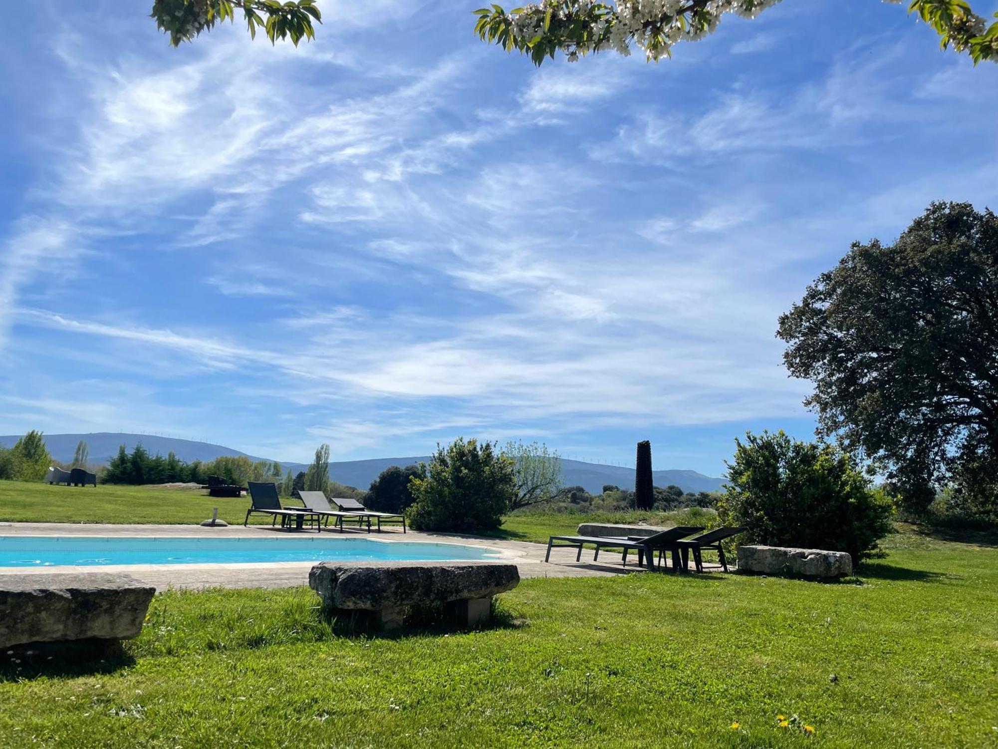De Un Artista En Plena Naturaleza Piscina Y Parque De Esculturas En Holiday home